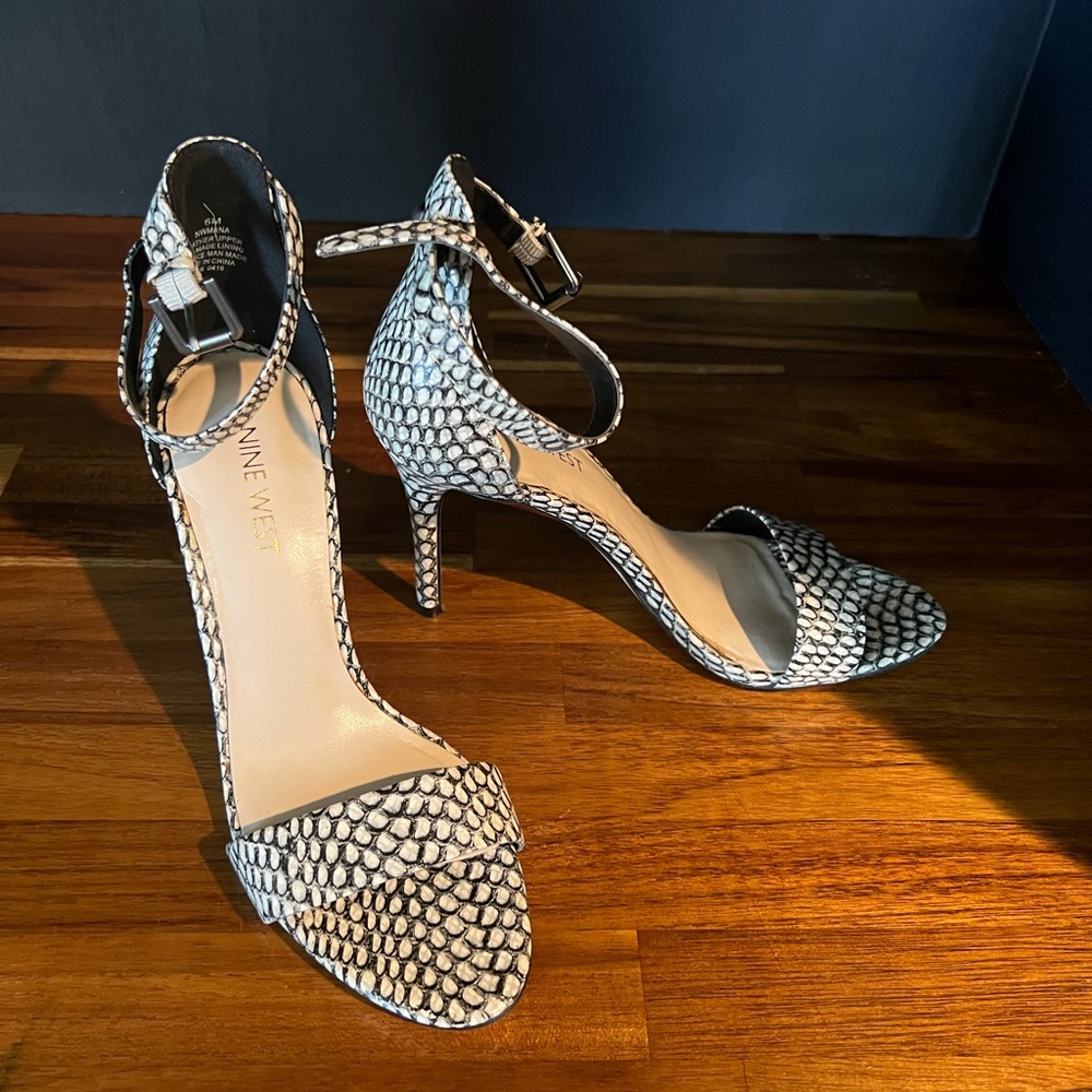 Nine West heels. 6M. Good condition. Worn a couple times.